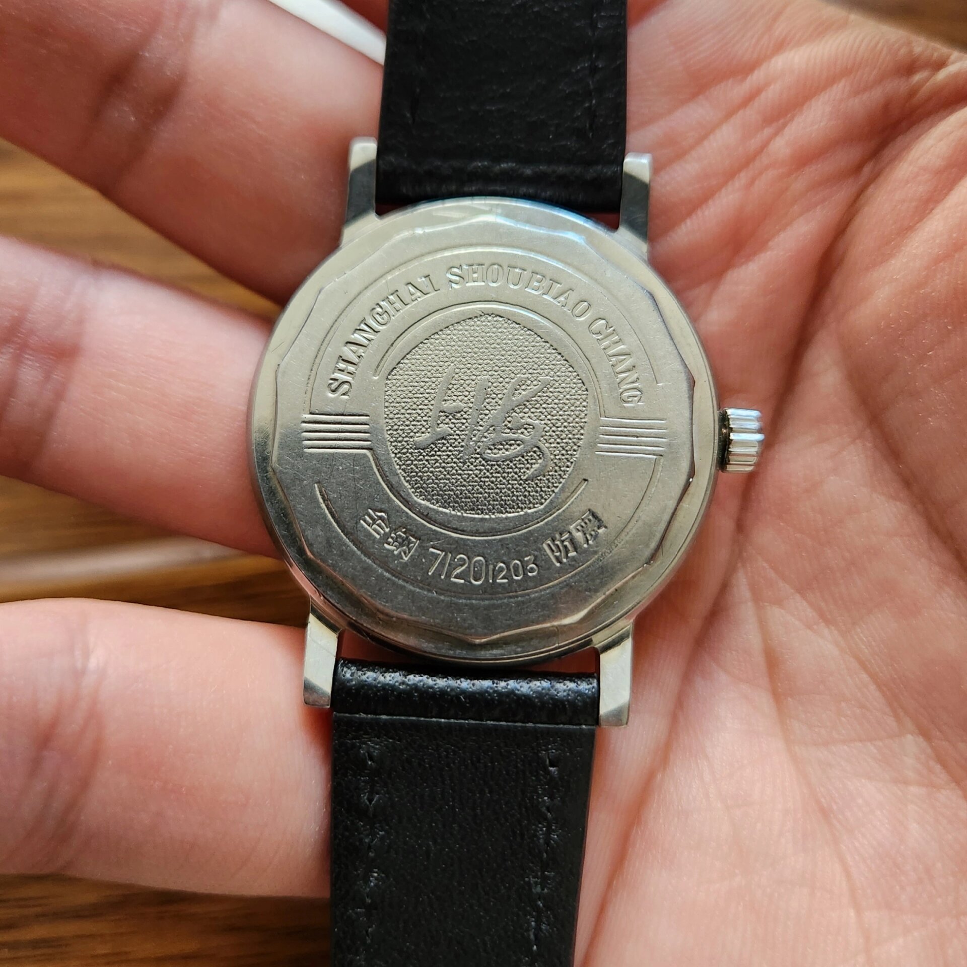 老上海牌手表 7120鼓盘长三针 1985年生产,鼓盘黑条纹刻度,比平面产量