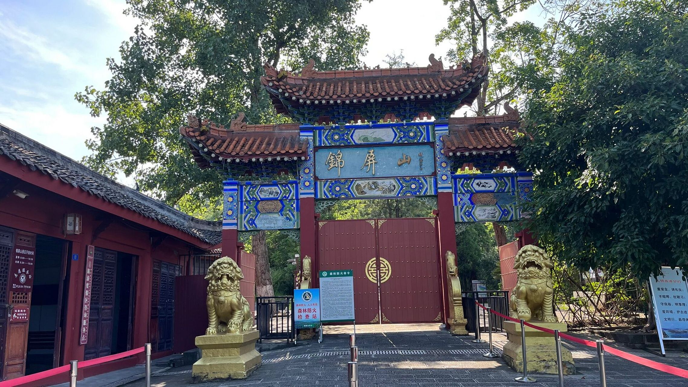 登锦屏山观阆中古城(20230705) 锦屏山位于阆中市城南,古称"阆山",有"