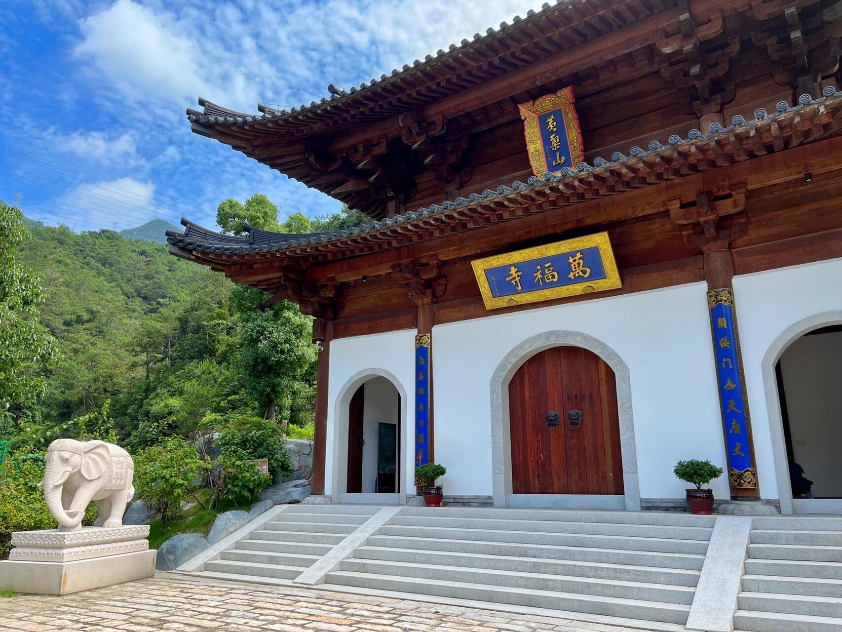 福清万福寺 始于唐,历代兴废不一,后毁于山洪,重建于当代.