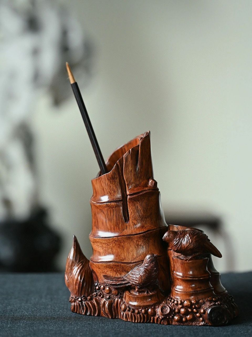 海南黄花梨"竹风"笔筒,摆件 依形巧雕,紫油梨纹理细腻,降香气高雅,小