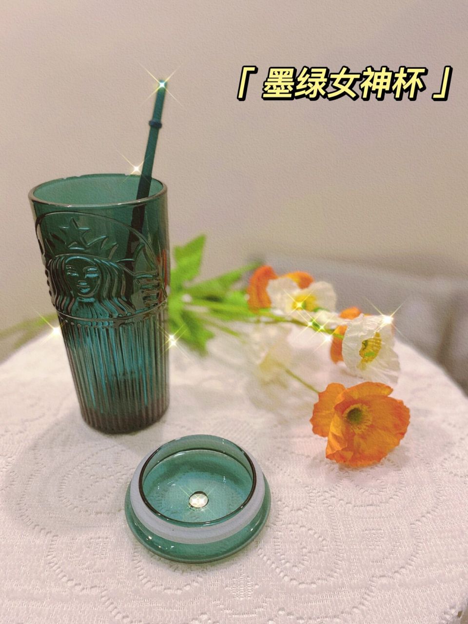 请回答上图哪个是星巴克吸管杯的正确用法?