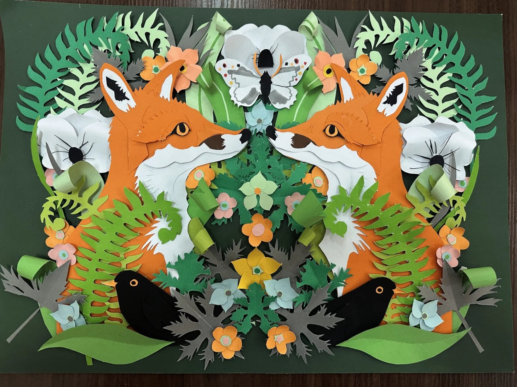 纸浮雕 打着灯加工完的作品