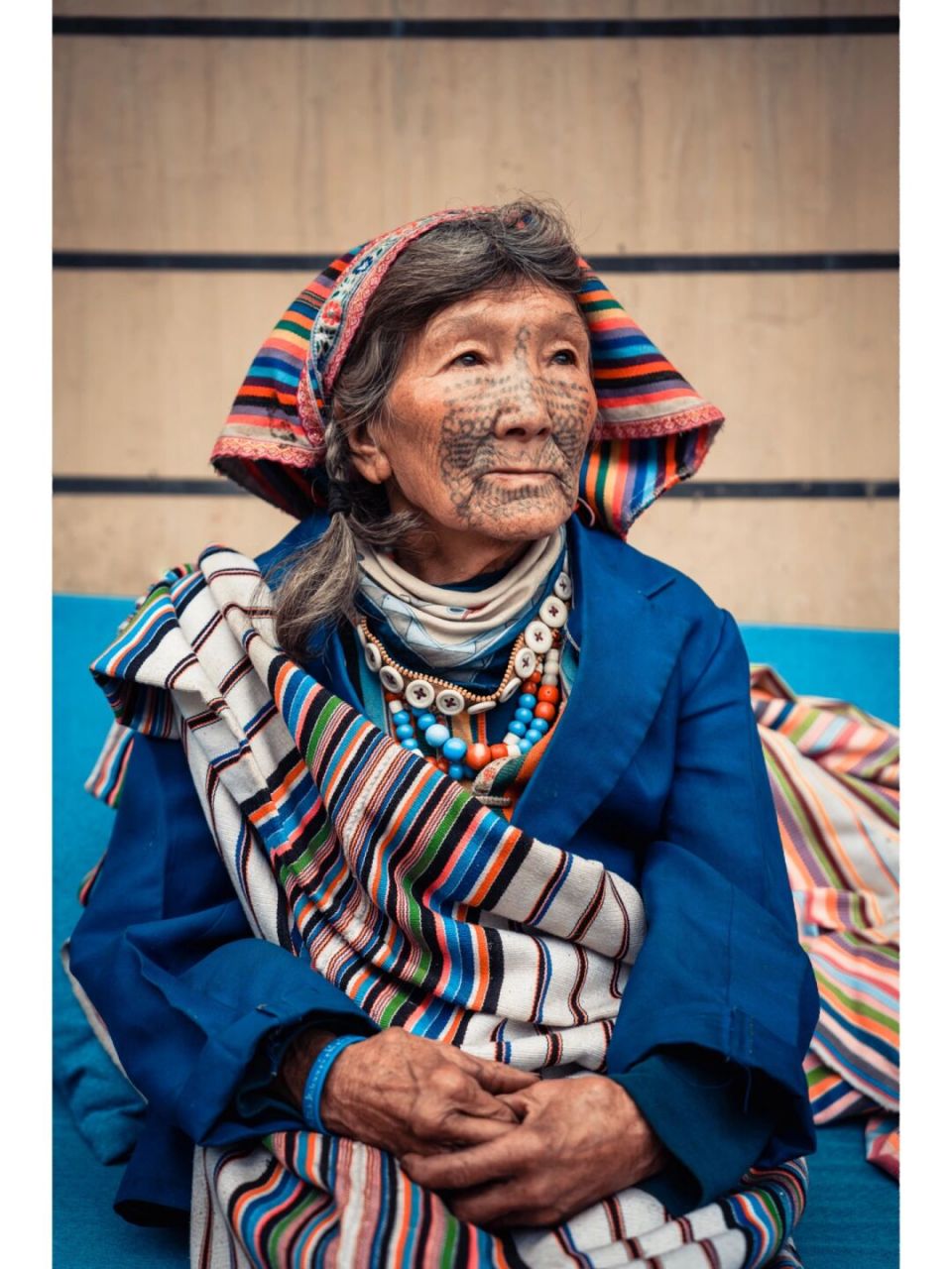 终于寻见,即将消逝的独龙族纹面女 几经波折终于寻