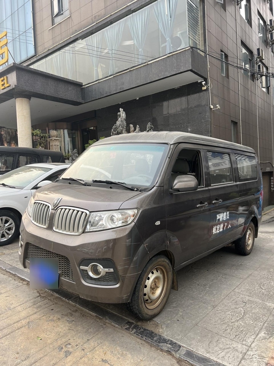 金杯大面包,16年11月出生,1.3排量7座带助力