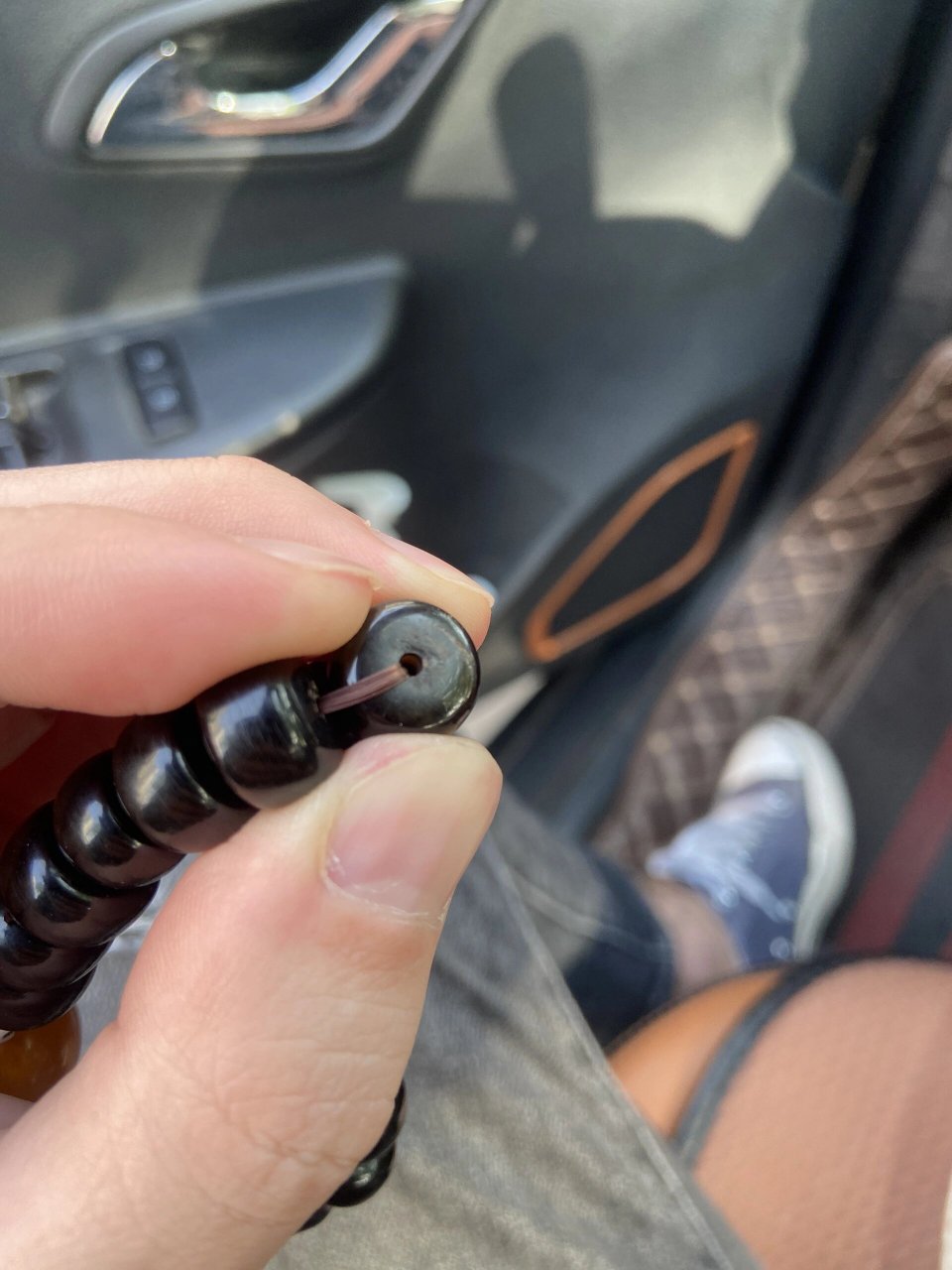 羊角手串的鉴别 1.