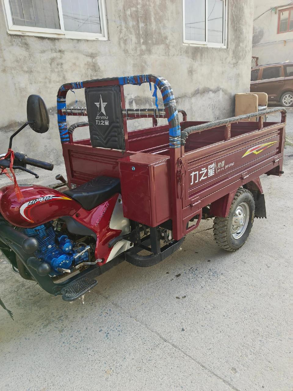 邻居家的力之星摩托三轮,在家一直闲置没怎么用过,车况好的很,总共跑