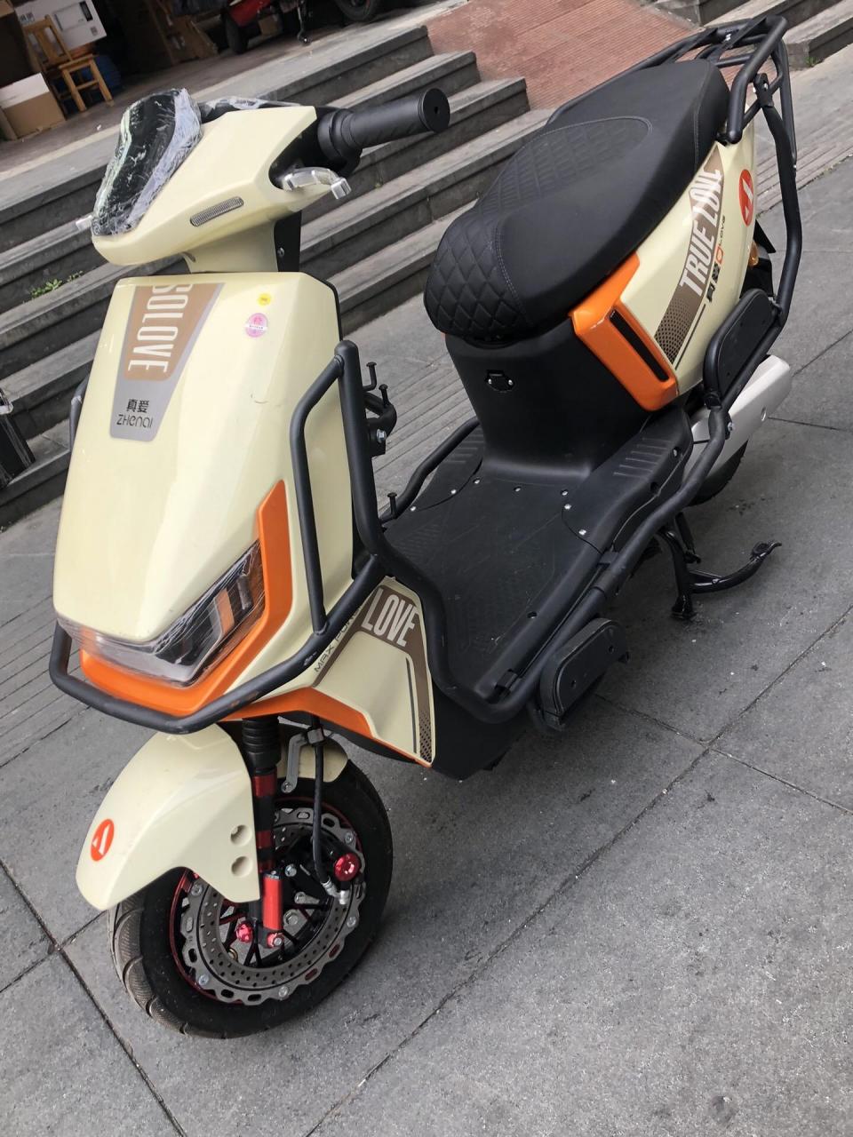 全新真爱新款电动车外卖家用都合适,速度65码,续航70公里