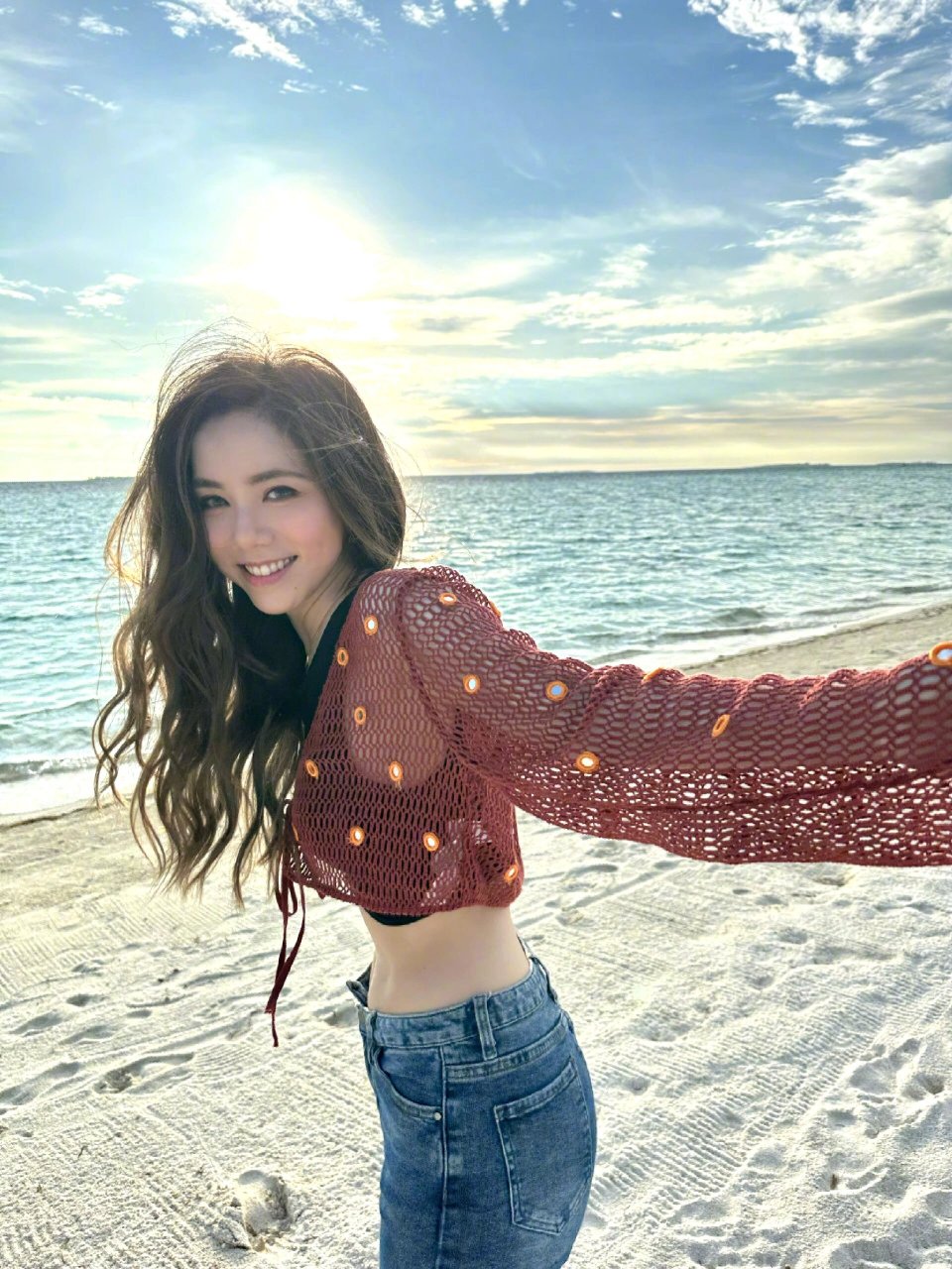 邓紫棋马尔代夫美照781599 啊啊啊啊! 长这么美你不要命了?