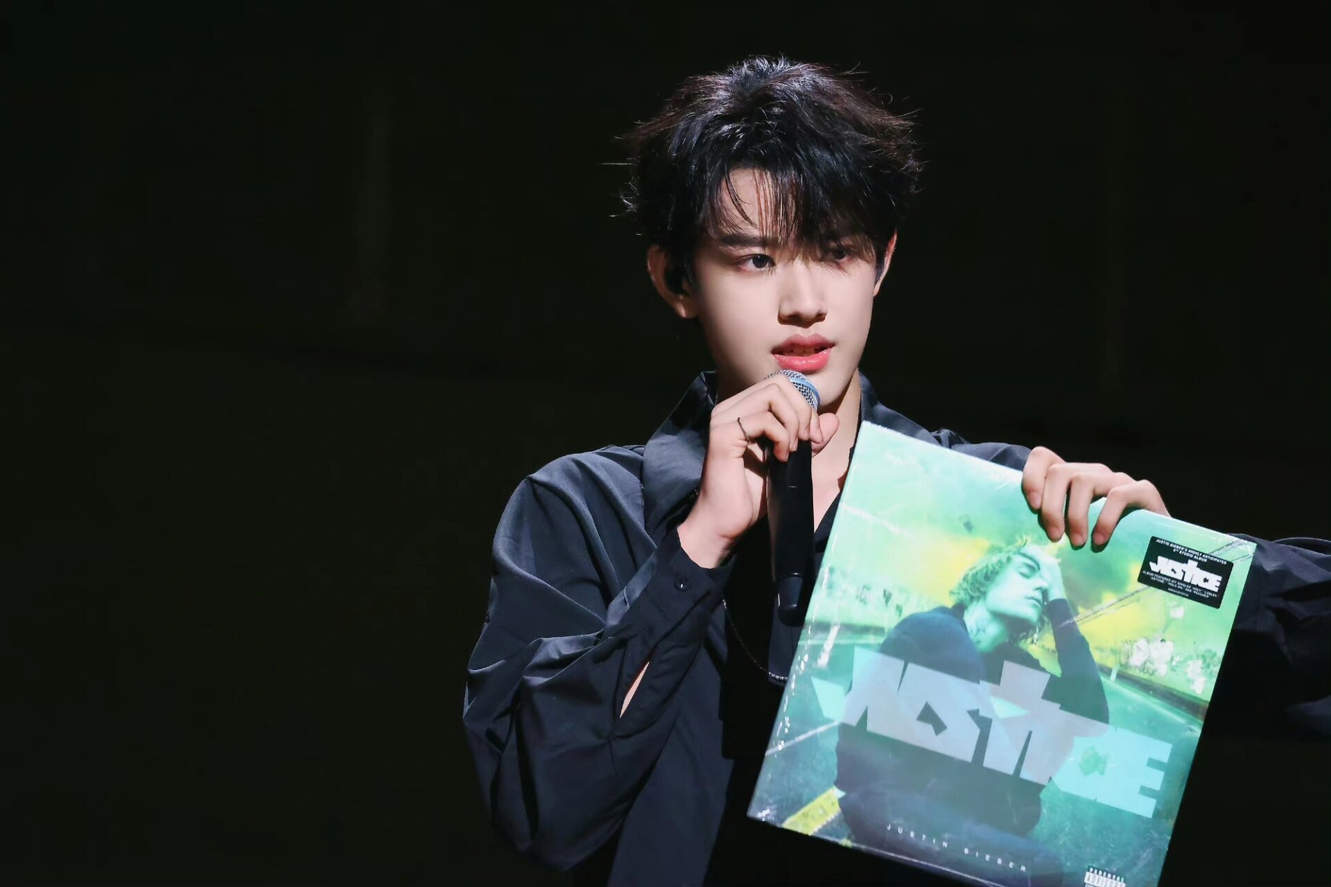 张极壁纸3661595 任何人没看到这么帅气的小极 我都会伤心的 ok