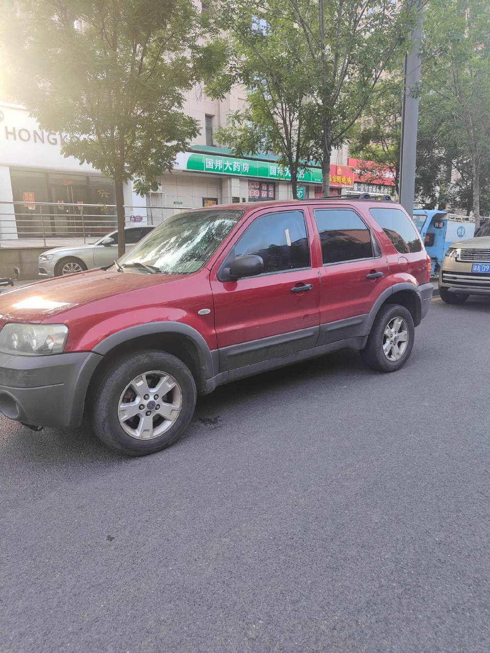 再到一台07年福特翼虎  纯进口  3.