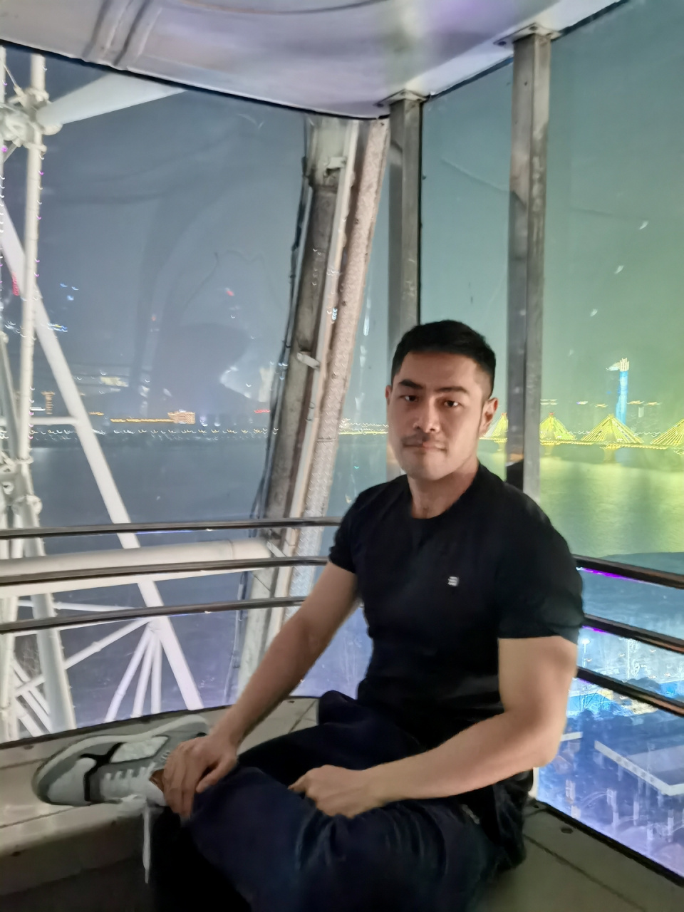 南昌之星摩天轮夜游 推荐指数 9999999999 交通方式:地铁