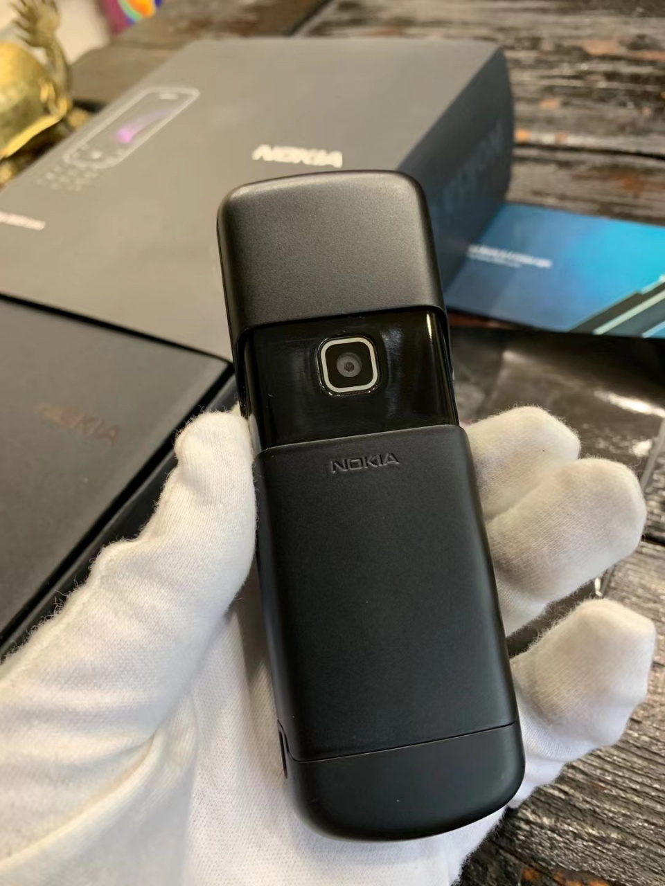 诺基亚 nokia 8600 luna 月光女神 这款手机凭借优秀的颜值在当年俘获