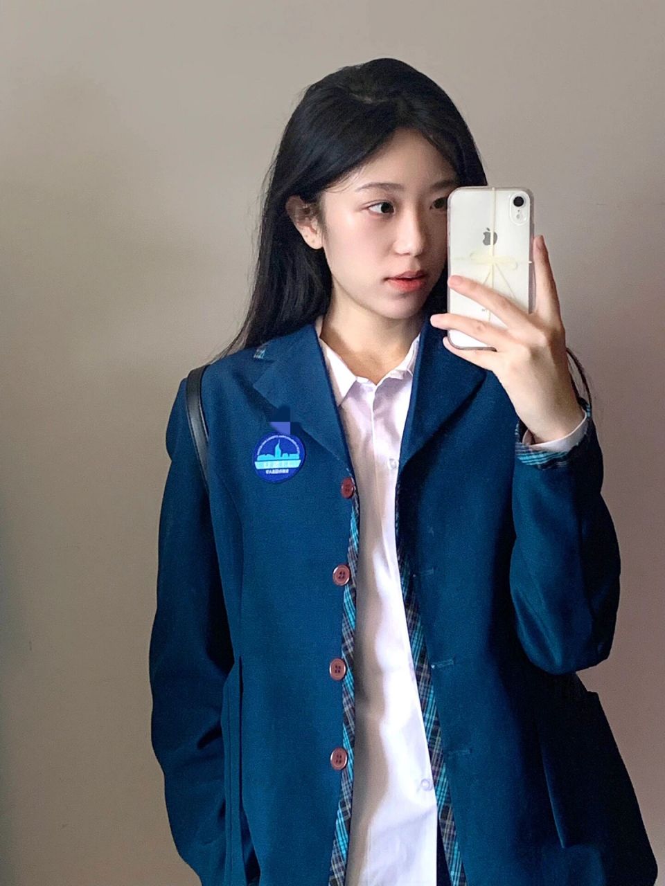 有很多宝想看看吉外的校服  来咯 p1-4都是秋季校服 p5-6是夏季校服