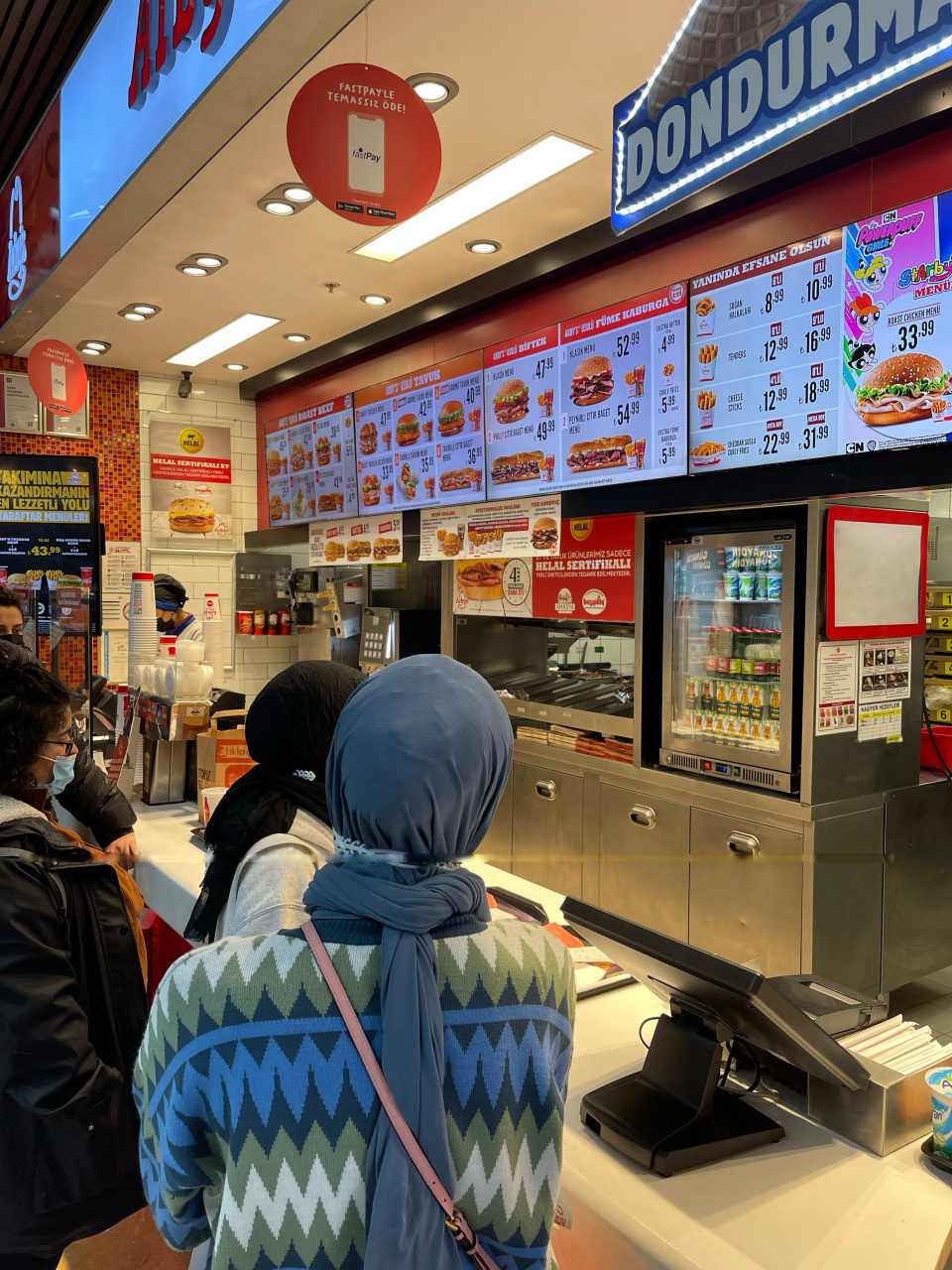 来太原一下arabys汉堡店,听说这个火了一段时间,我看看.