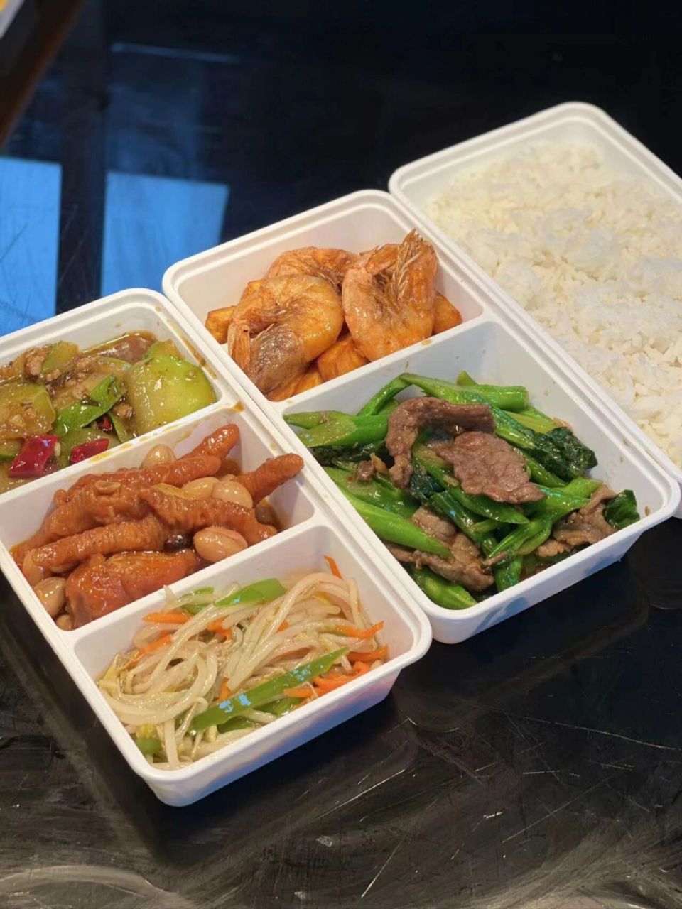 上海团餐|定制菜单,全城配送       多种用餐形式可选:盒饭,现场分餐