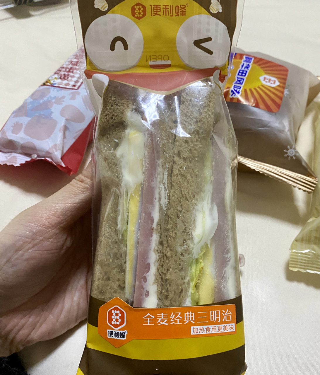 便利蜂 全麦经典三明治 热量&重量 90主要原料:如图.