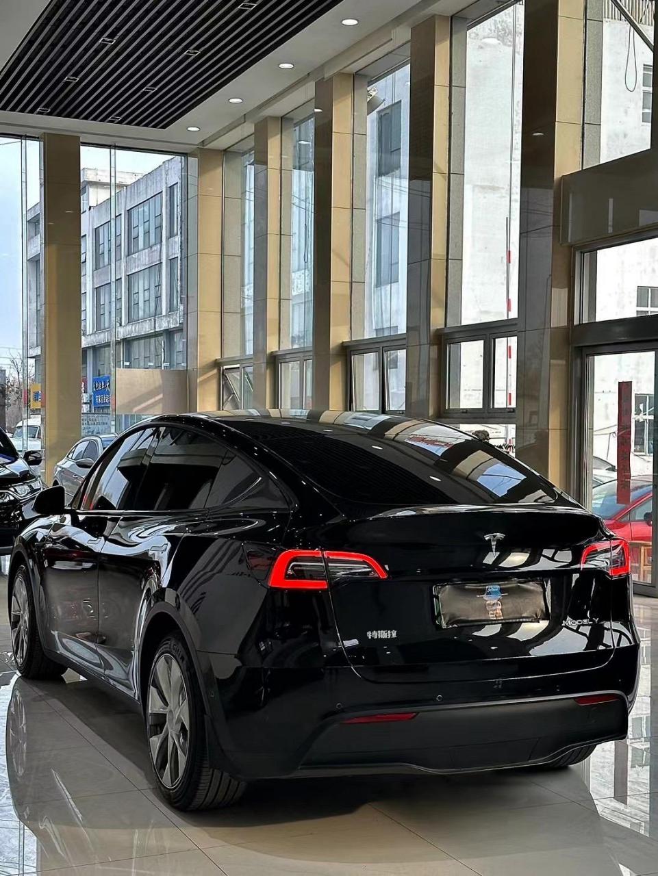 22年特斯拉model y标准续航版 实表7万公里