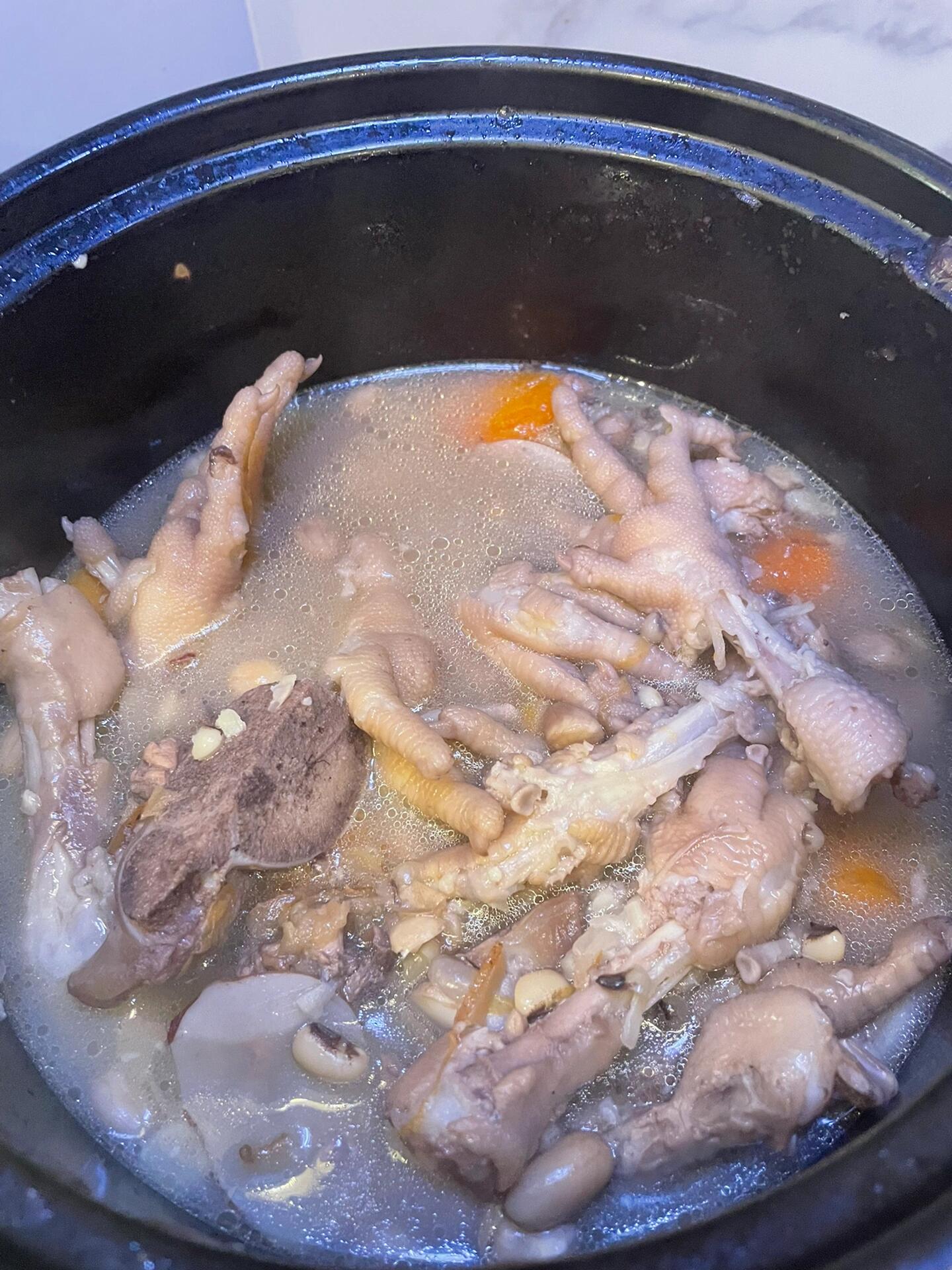 100道孕妇餐|花生眉豆煲鸡脚