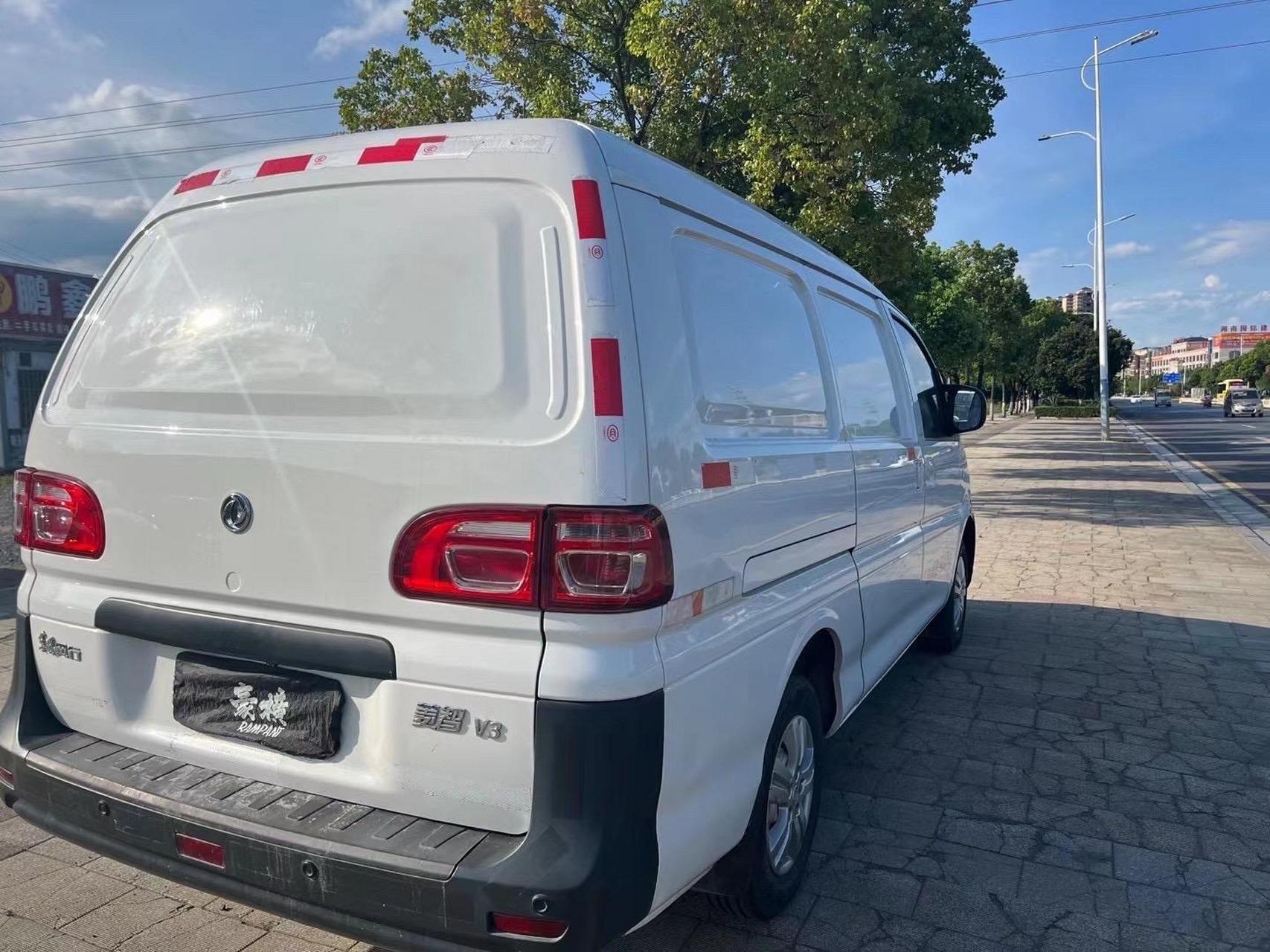 分享21年菱智v3 货运版 一手精品车.