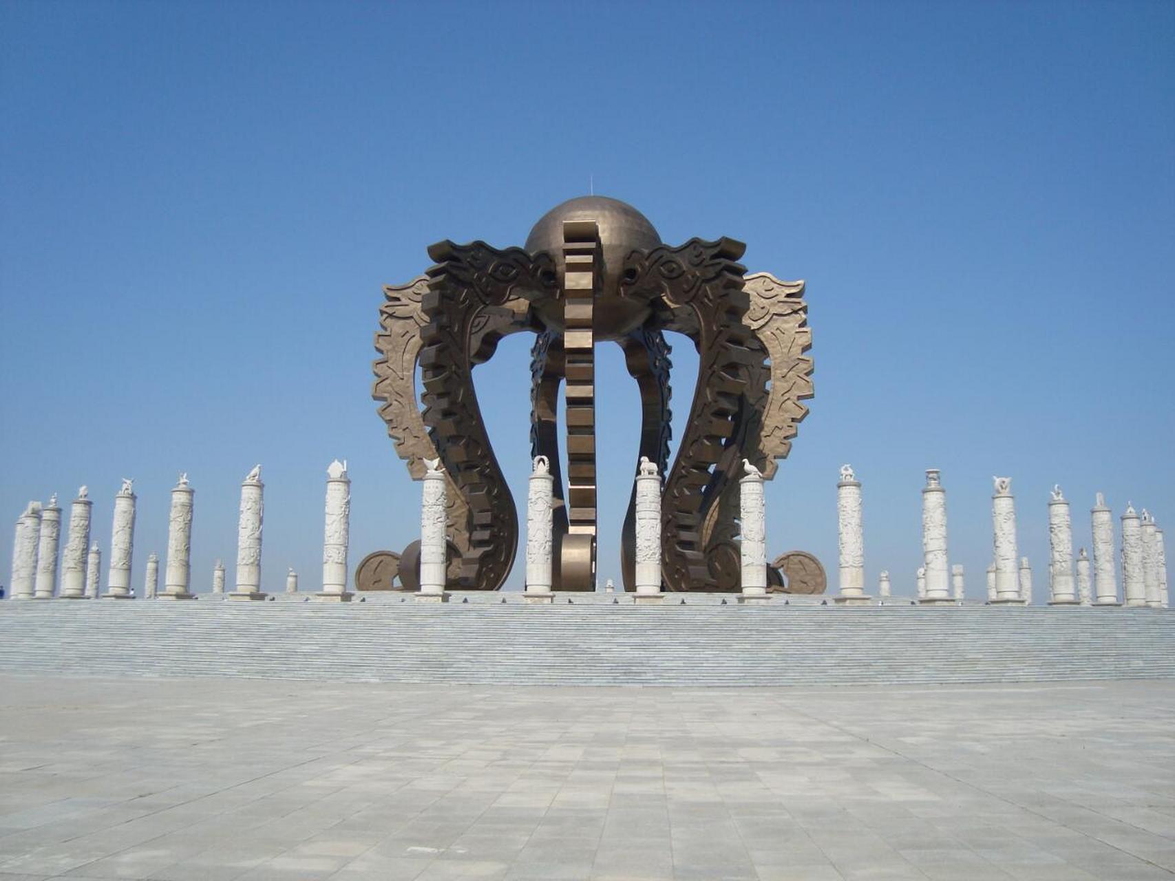 黄帝城,即涿鹿故城,亦称轩辕城,位于河北省张家口市涿鹿县矾山镇三堡