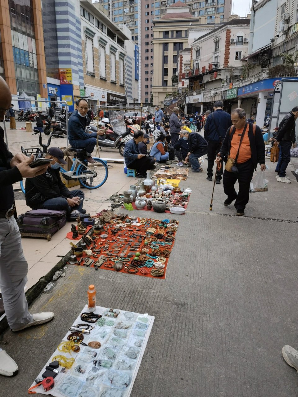 二逛成都罗马假日广场古玩,东西一样,无感 这回提前了很多去的,广场上