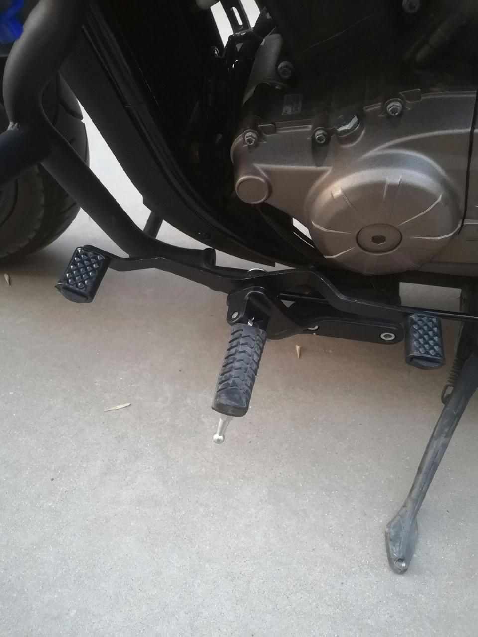 摩托车挂挡杆升级成前后踩档杆,升级后方便不少