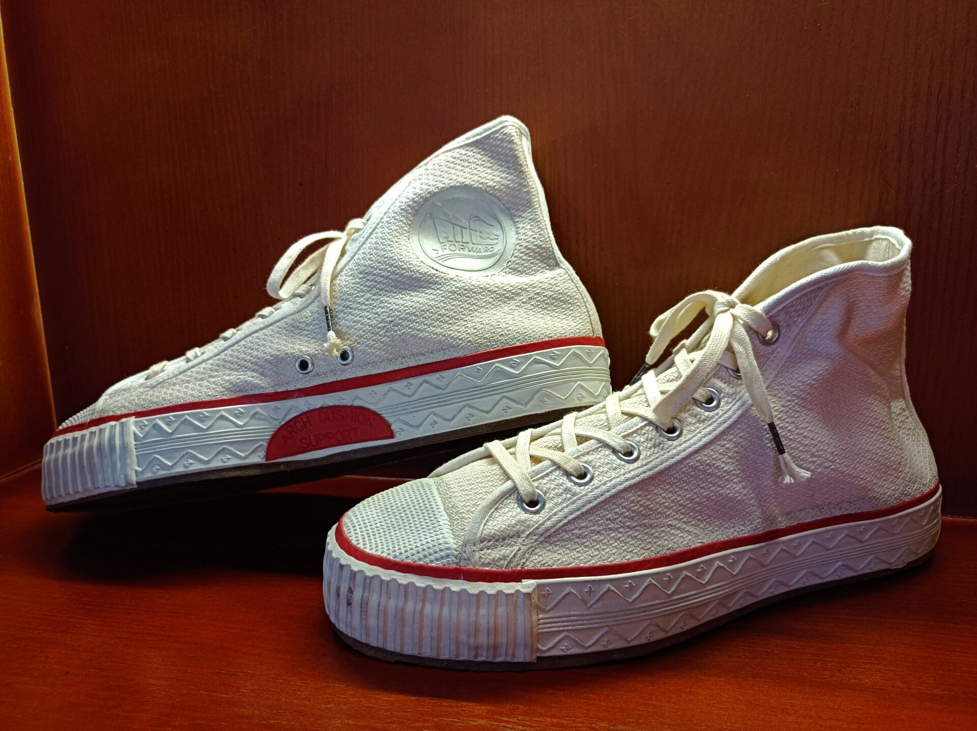 七十年代初出口版回力前进牌565篮球鞋 上海胶鞋六厂出品 年份:1970年