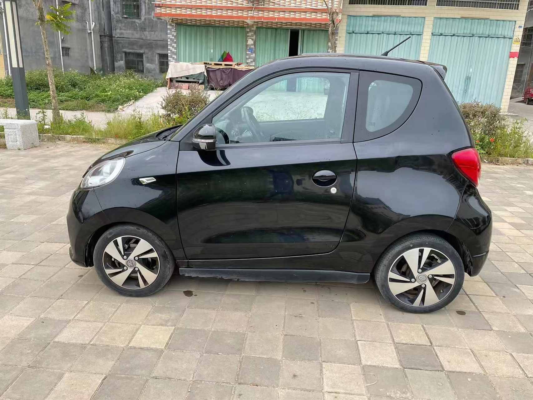 2017年吉利知豆,纯电动车,在家就能充电!充一次电可以100多公里!