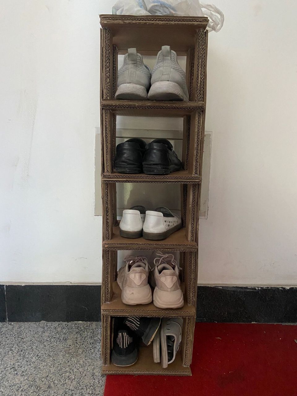 旧纸壳diy 自制纸板鞋架   diy 自制 环保 废物利用 底板是26-26厘米