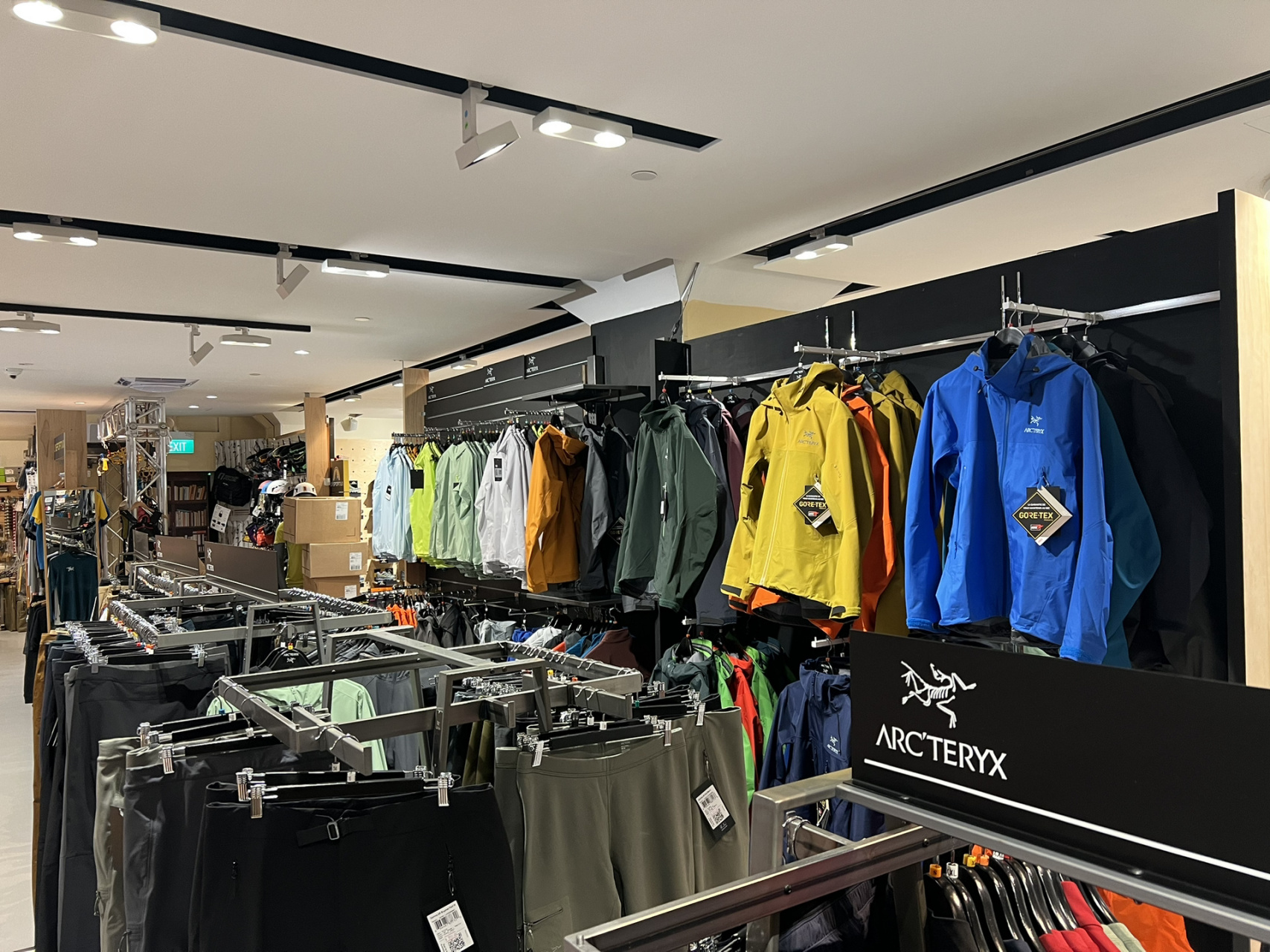 新加坡最大始祖鸟/marmot专卖店 偶然发现全新加坡始祖鸟最全的户外