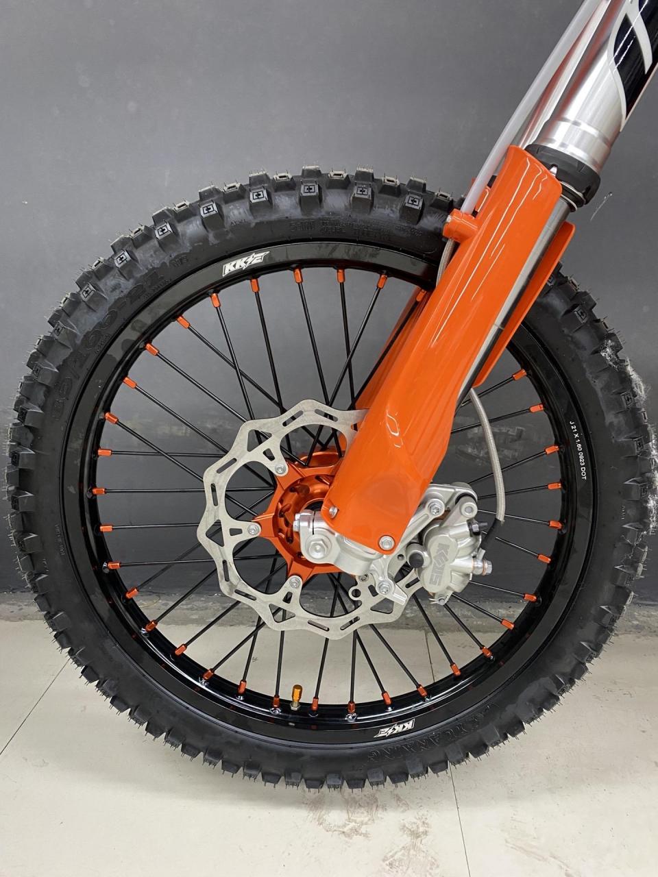 克维斯nx250高功率,前后48口径双可调双枪减震,发动机nx250高功率.