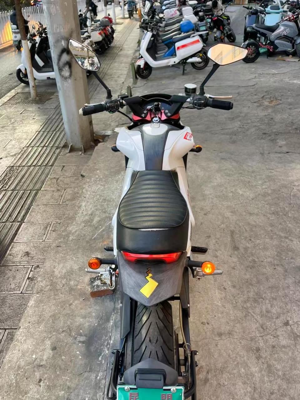 超帅绝版车型高端品牌小猴子原装壹酷中置m6一台,72伏35安大容量电池