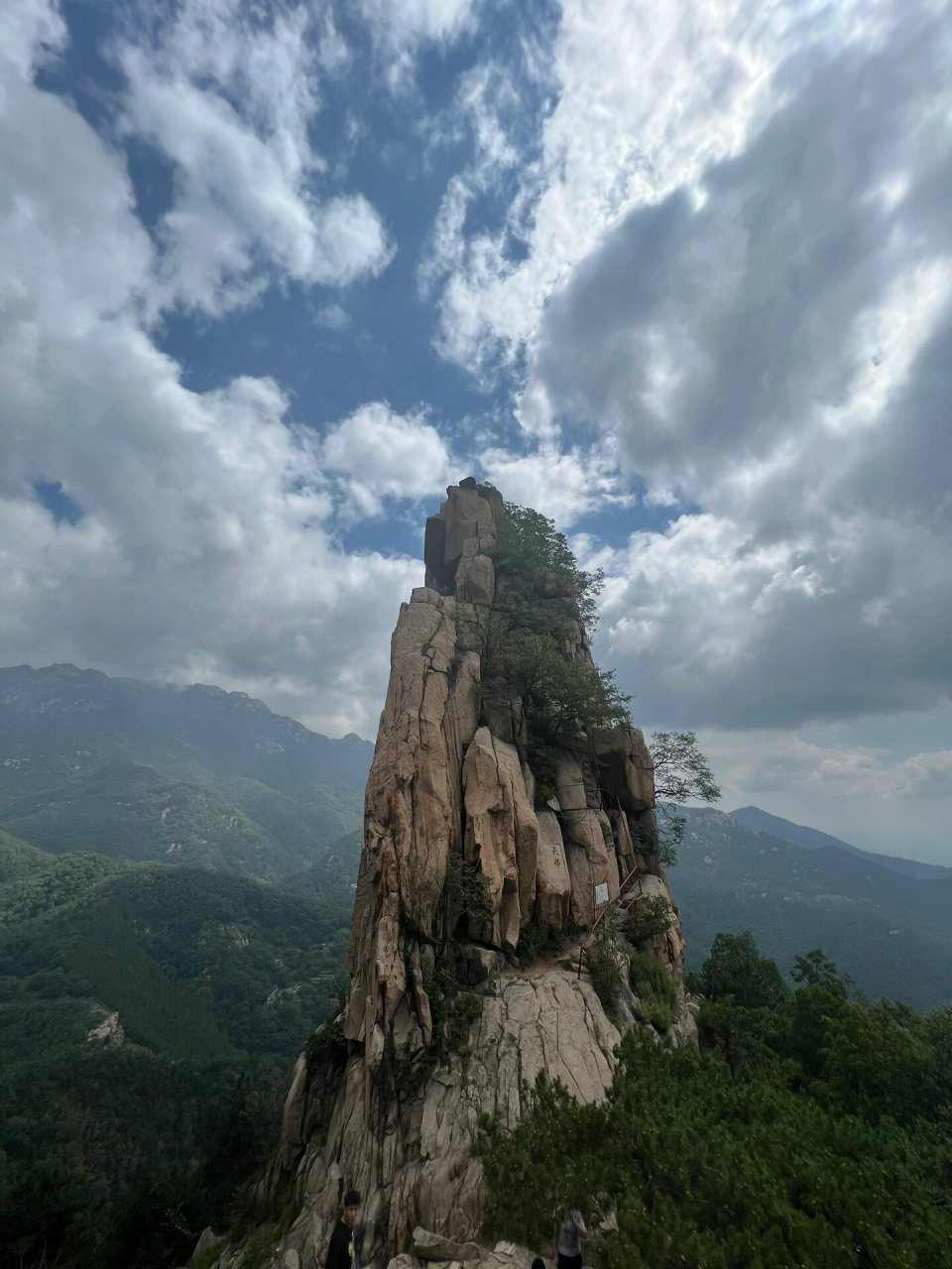 泰山山顶的风景图片