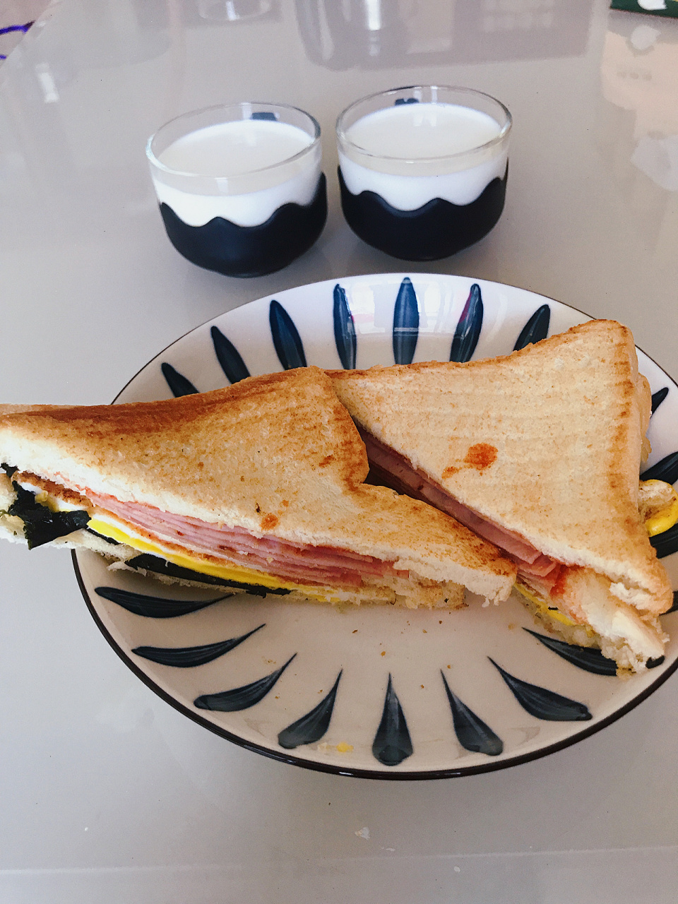 电饼铛～三明治00 电饼铛是朋友送的,功能很简单,就是上下盘各一个