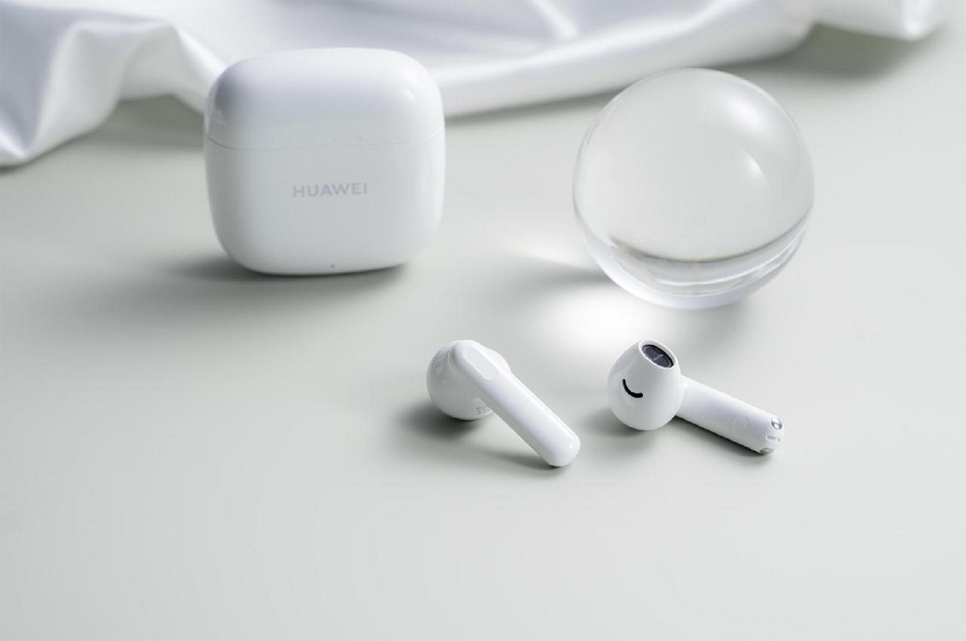 华为freebuds se 2设计简洁又现代感十足,陶瓷白的配色更是年轻人的