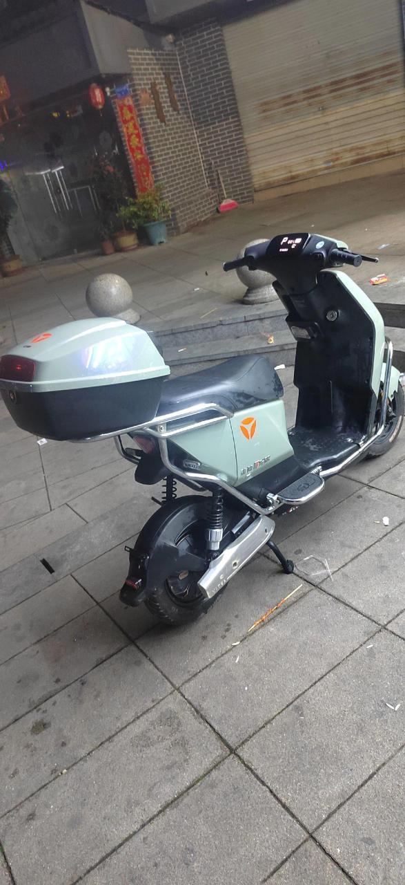 雅迪大品牌dt6冠能版,带原装雅迪石墨烯电池