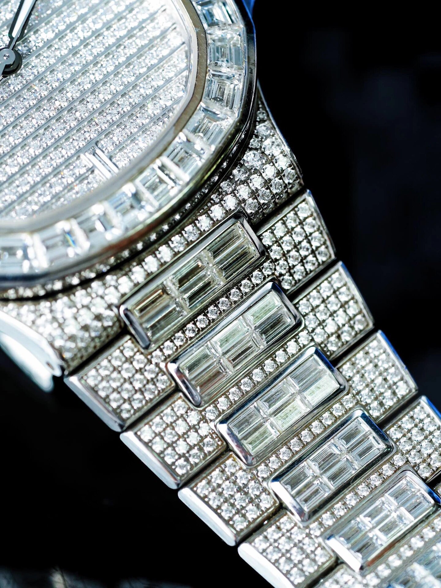 百达翡丽型号5719/10g-010 满钻鹦鹉螺 百达翡丽的这款型号5719/10g