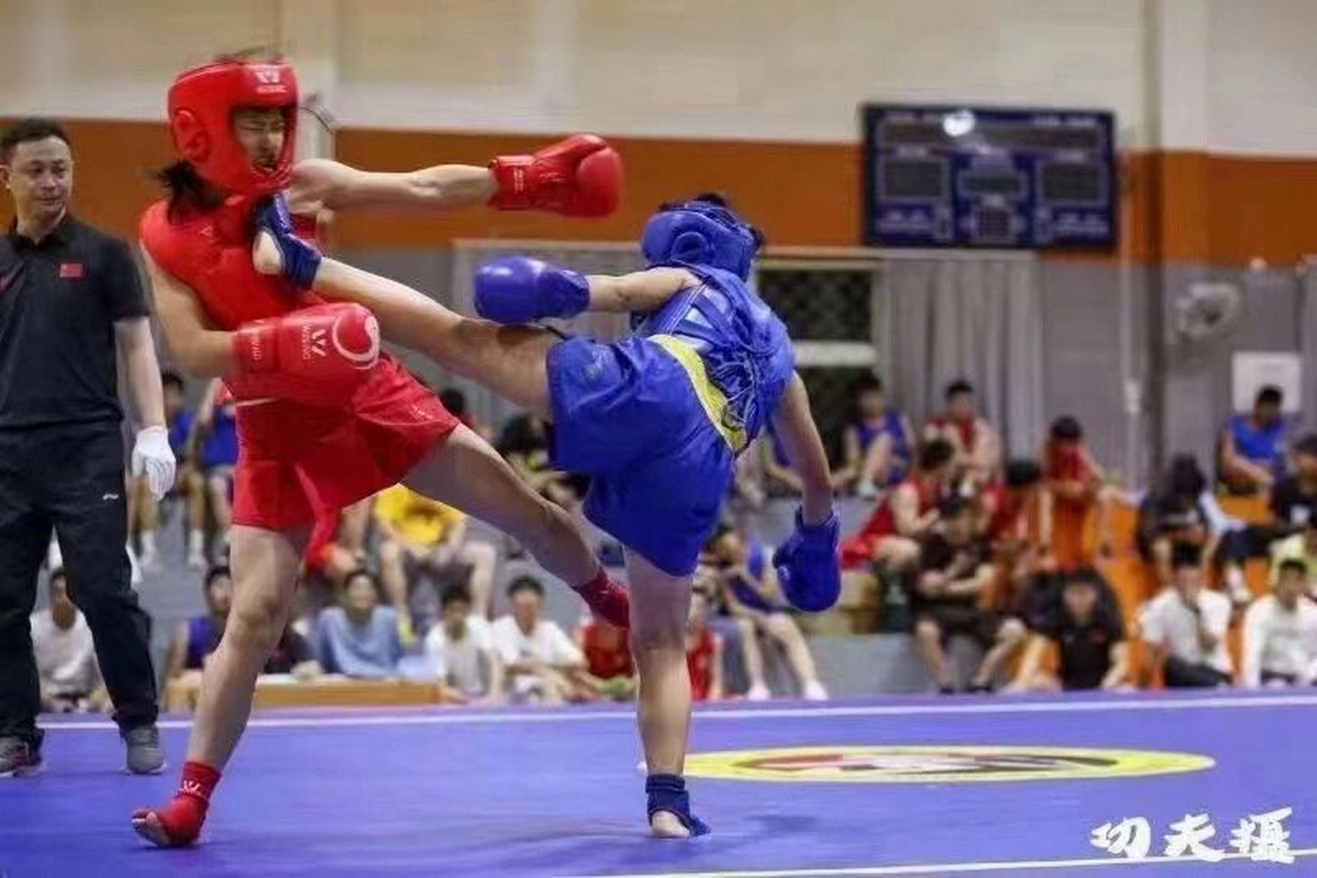 四岁小女孩学散打还是跆拳道 我自己从小就喜欢散打跆拳道,但是很遗憾