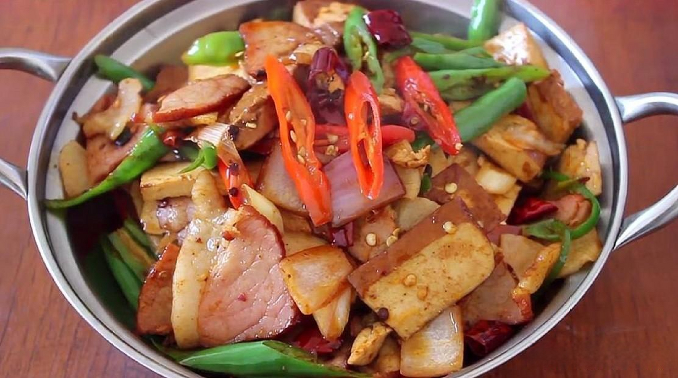 大厨教你香干回锅肉的做法诀窍,滑嫩入味,下饭下酒都过瘾 香干回锅肉