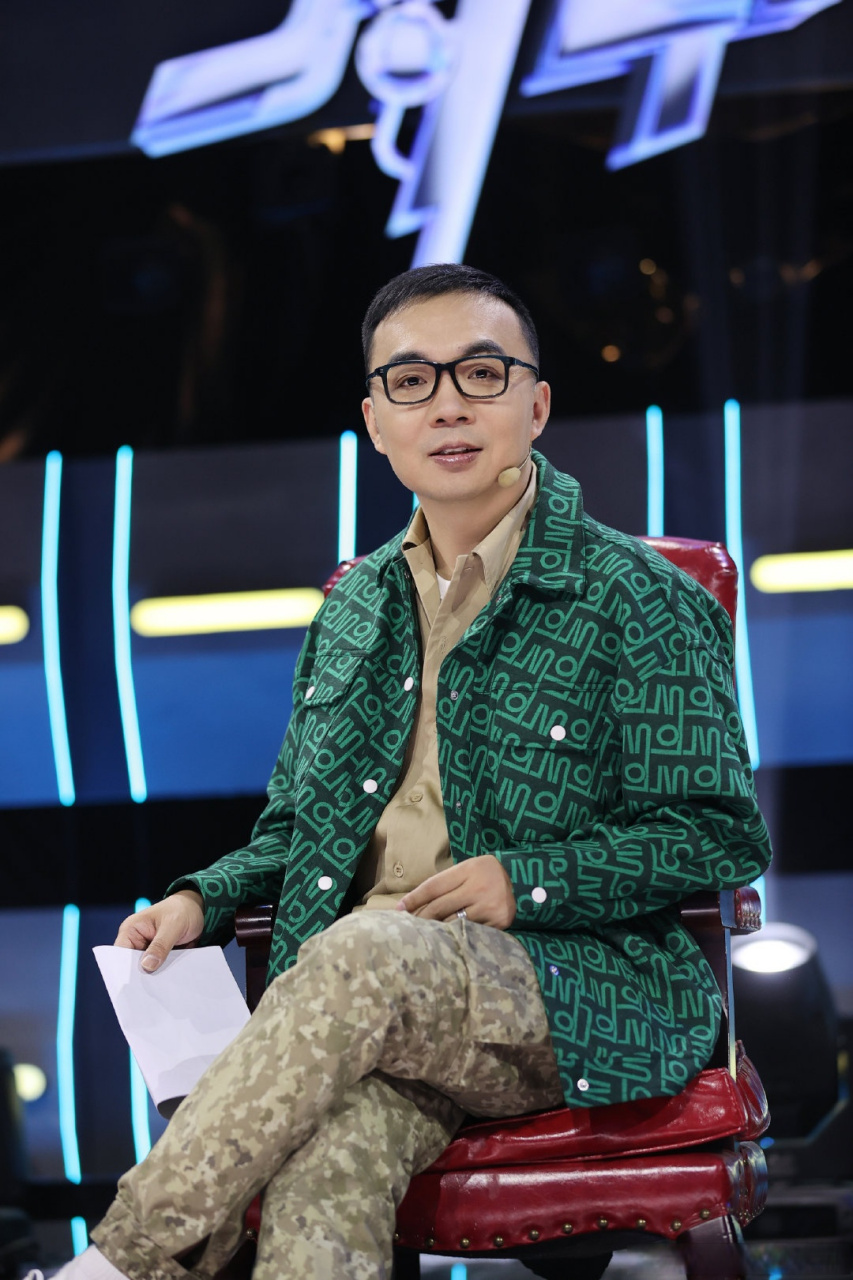 蒙面舞王# 听说第三季猜评团方俊舞林大会,不再毒舌了?