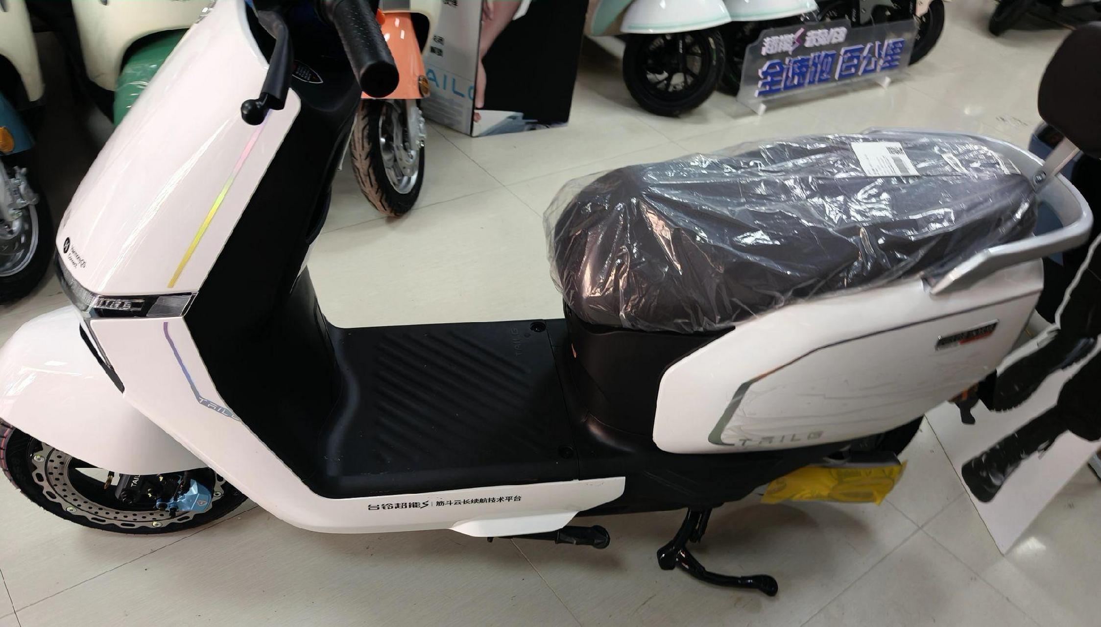 全新电摩落地实速70迈,快快开启你的速度与激情吧