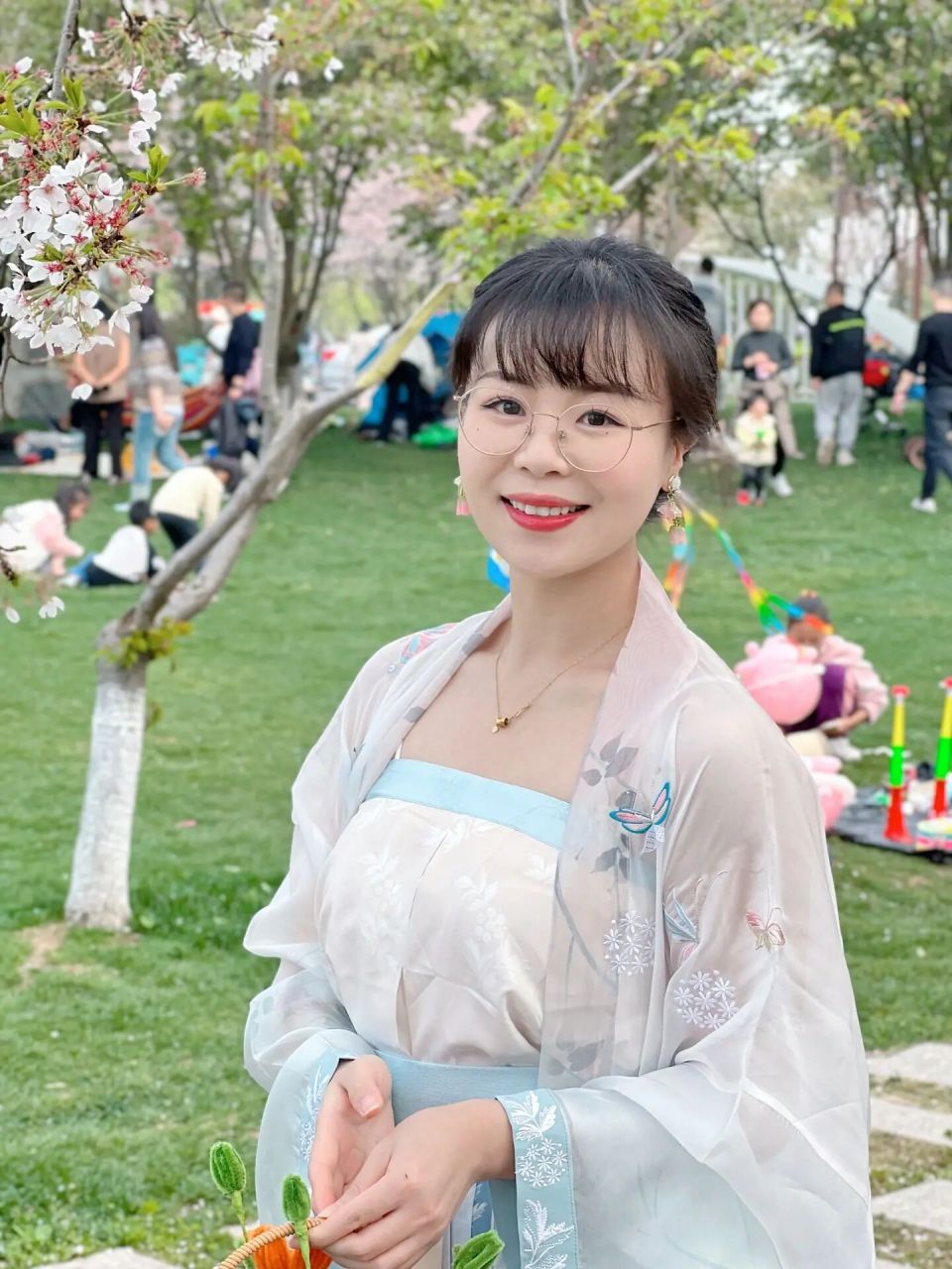 戴眼镜穿汉服又怎么样,美就是了 不要劝我戴美瞳