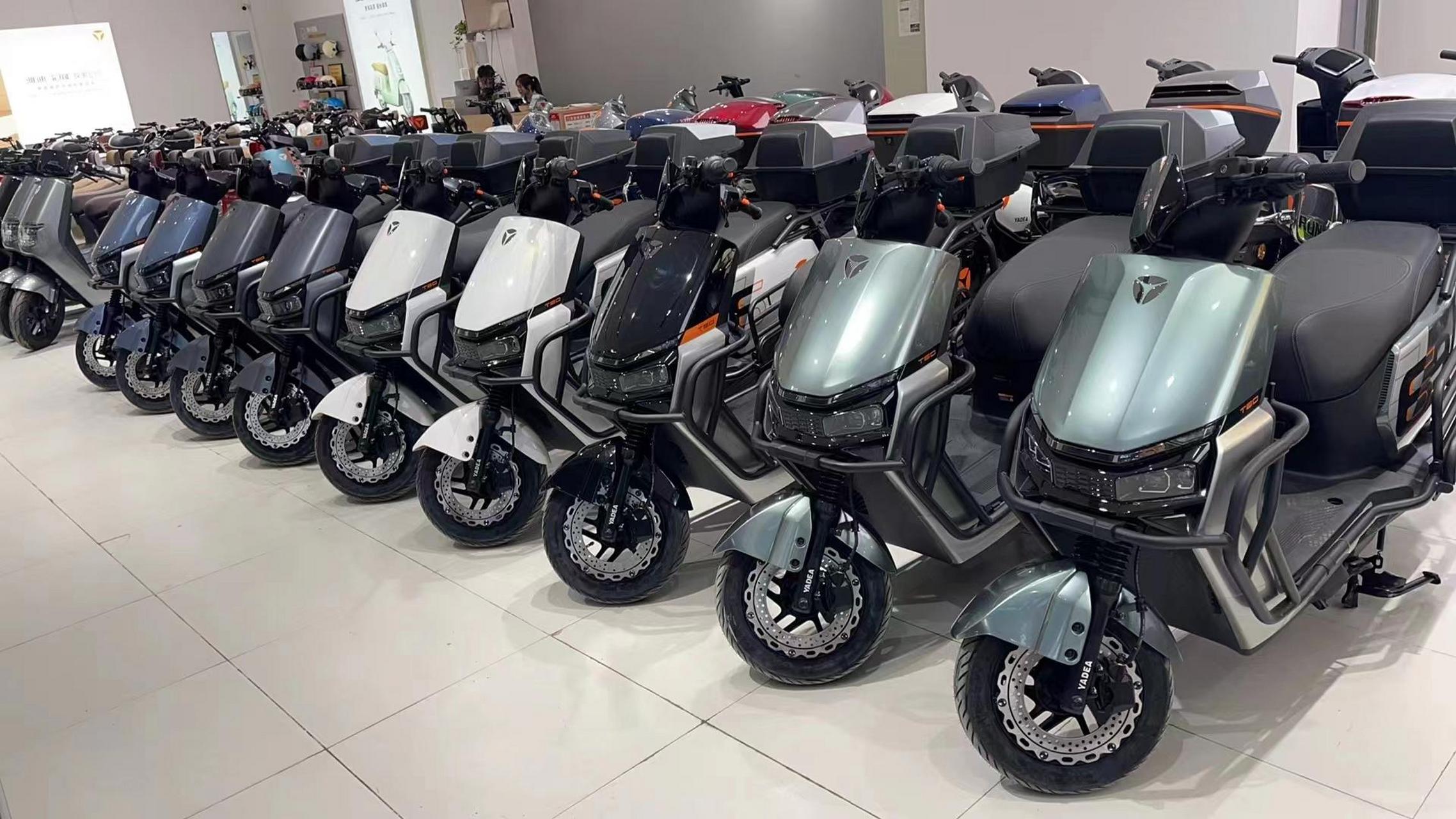 雅迪24年旗舰车型,冠能6代t60隆重上市:大气稳重,高端经典,做工精良.