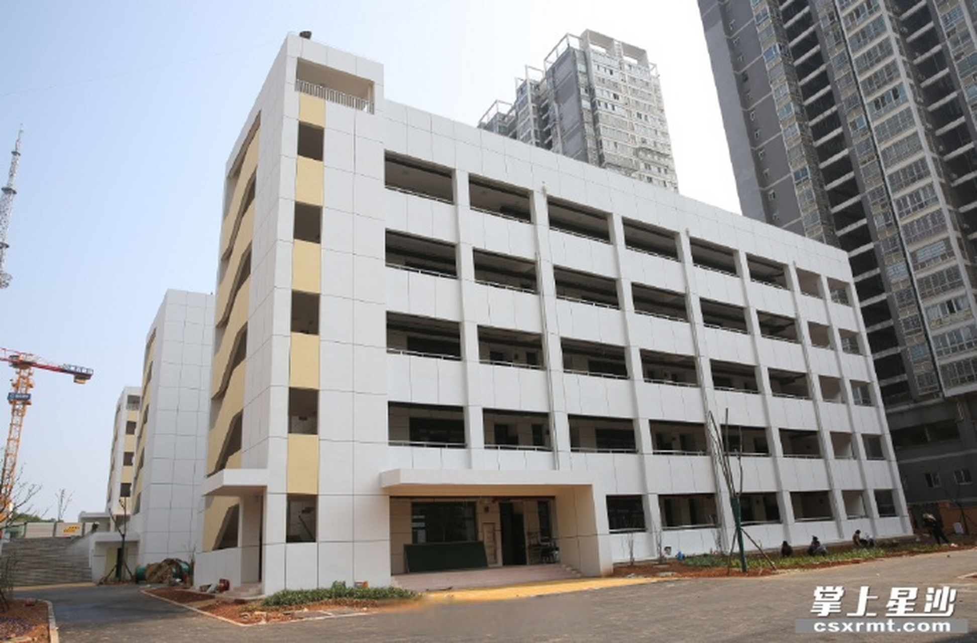 【#星沙中学改扩建项目今秋投用# 】目前,学校进行硬件快速更新,加速