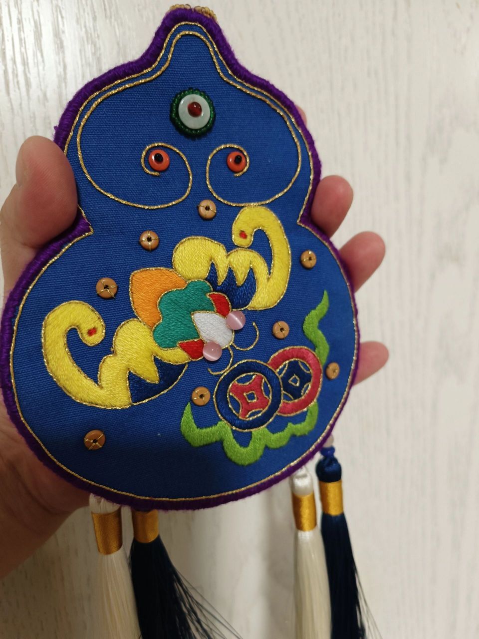 刺绣香囊——大葫芦       这个大葫芦是王的手创的成品仿制版,因为