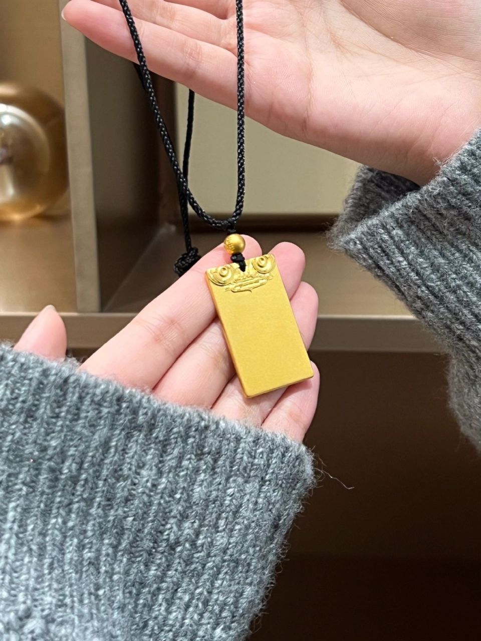 寓意好佩戴无禁忌的|周大福古法平安无事牌 平安无事牌,在古代的时候