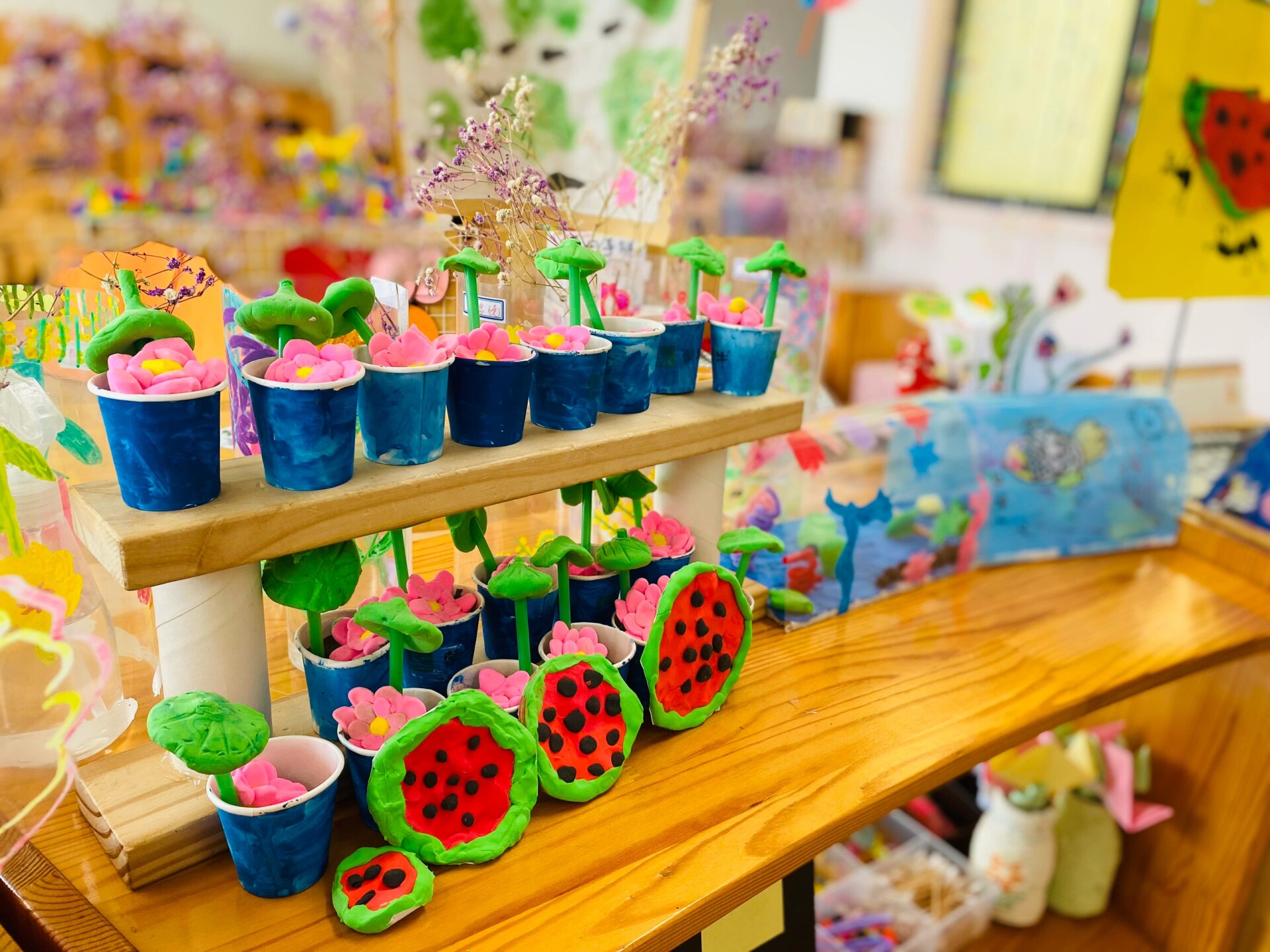 幼儿园中班夏天美工区环境布置