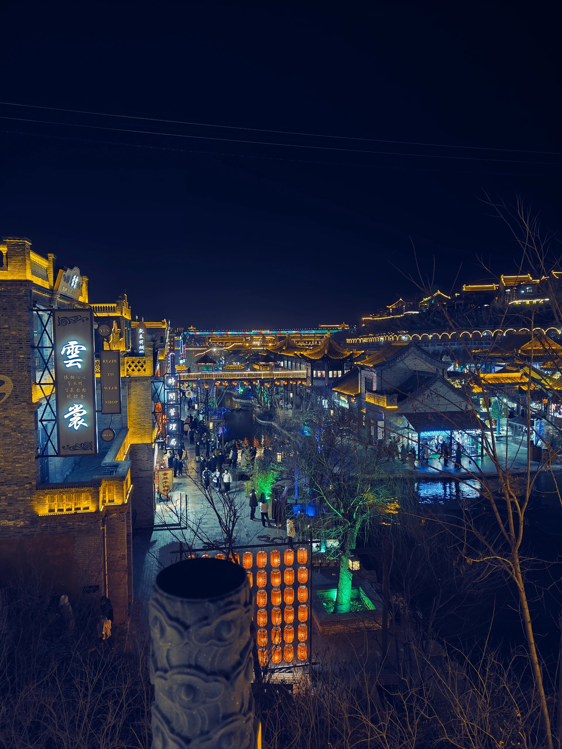 伊川龙凤山古镇夜景图片