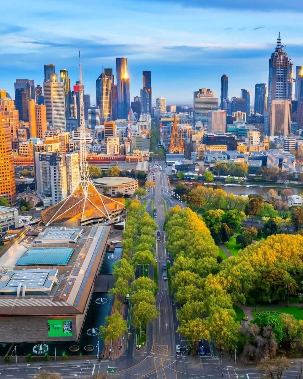 墨尔本,是维多利亚州首府,世界著名的旅游城市和国际大都市,人口523