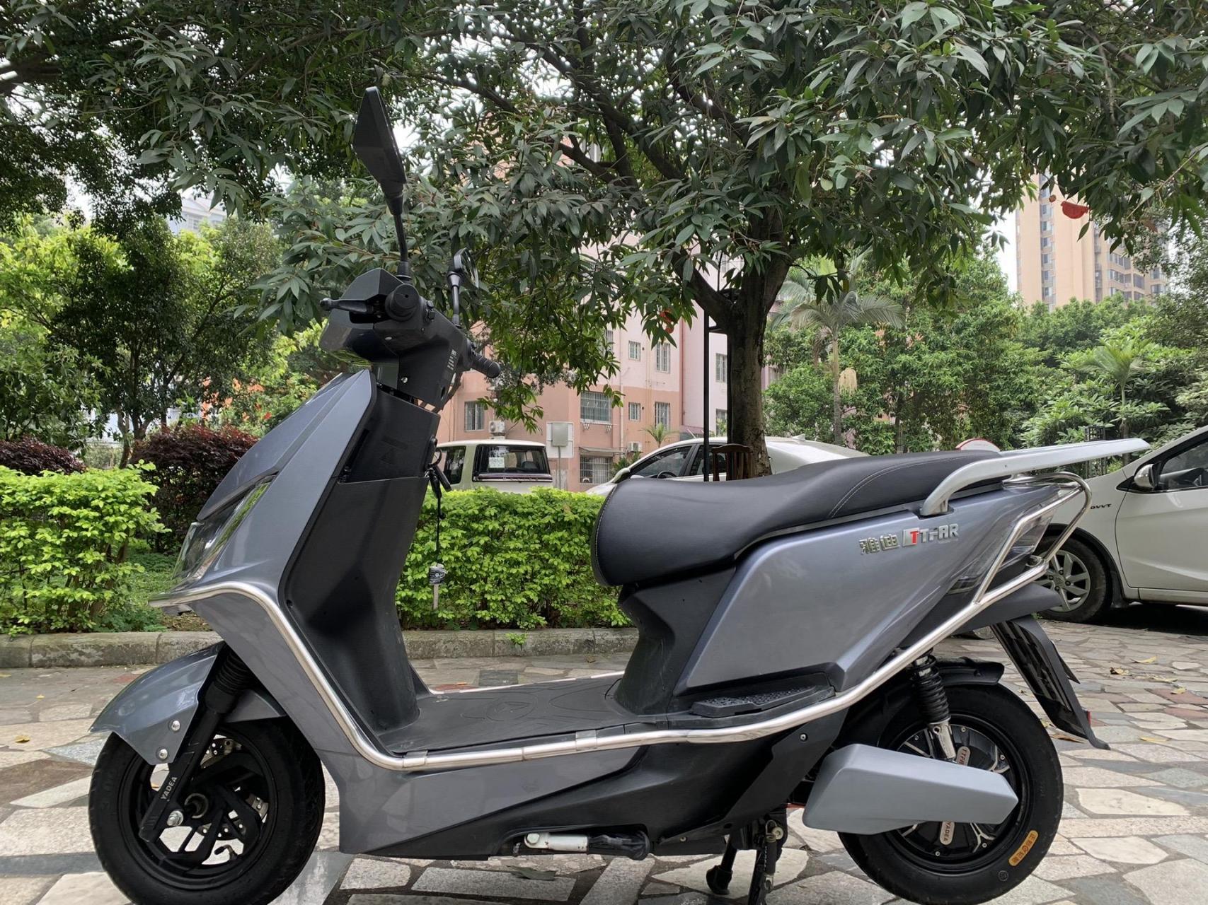 来一台高端车,雅迪冠能t5,6个电池72v,两把原装钥匙报警器,车子很好开